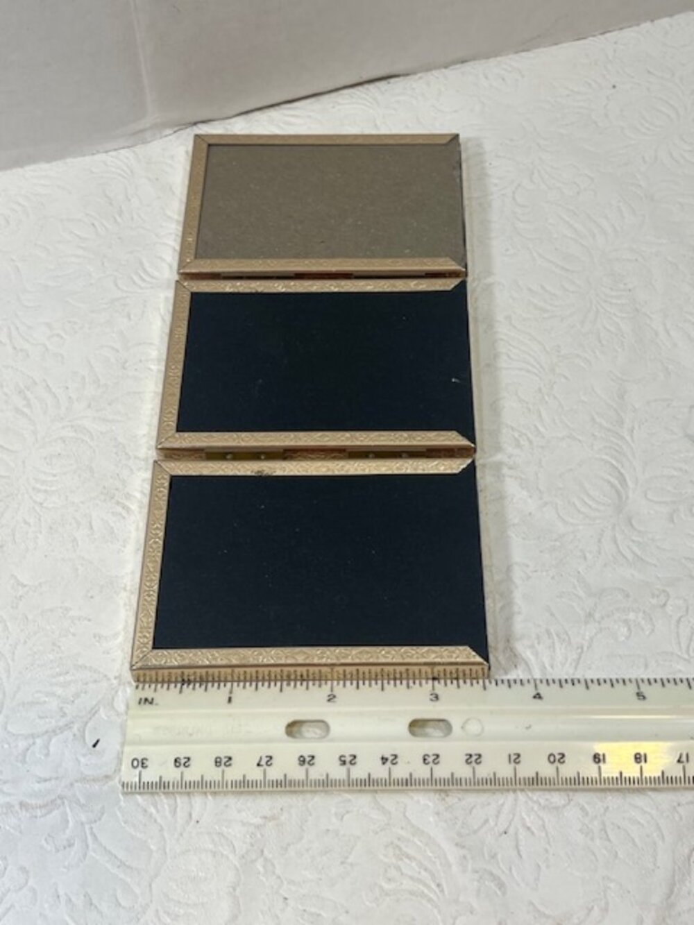 VTG Trifold Gold Tone Metal Hinged Mini Photo Frame Embossed Rope-Style Borders - Picture 11 of 11
